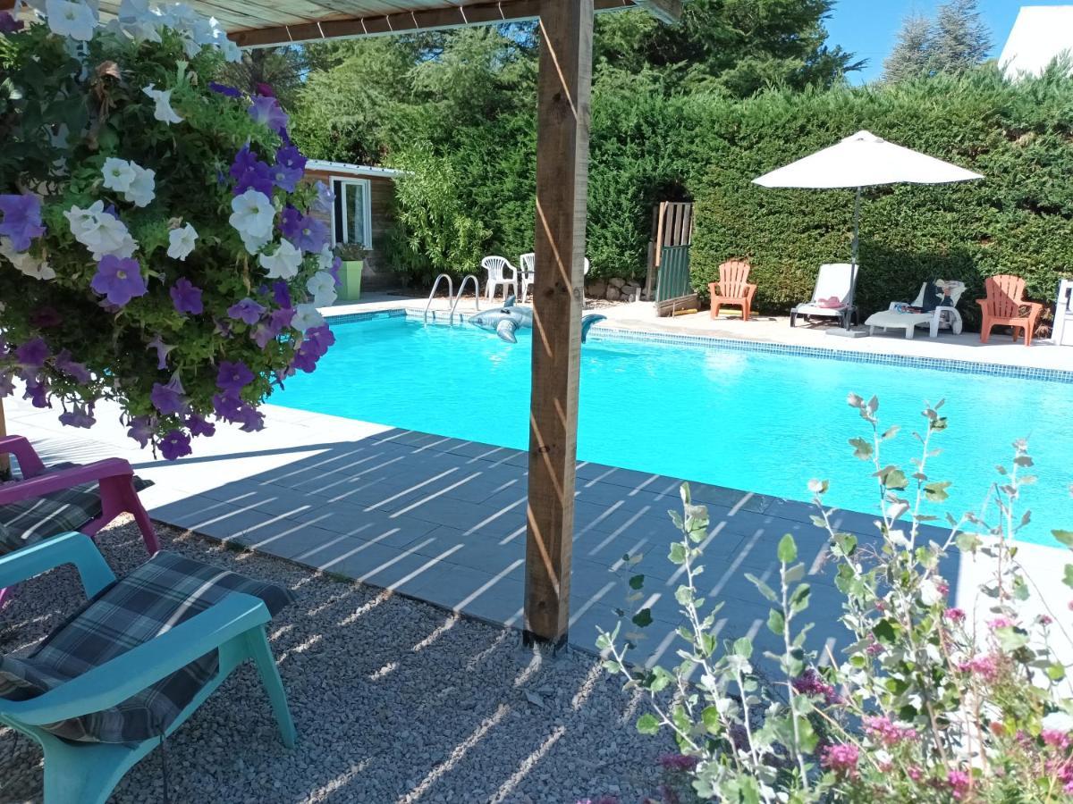 Chalet Banane Devant Piscine, A 6Km Du Festival De Piano De La Roque D'Antheron Rognes エクステリア 写真