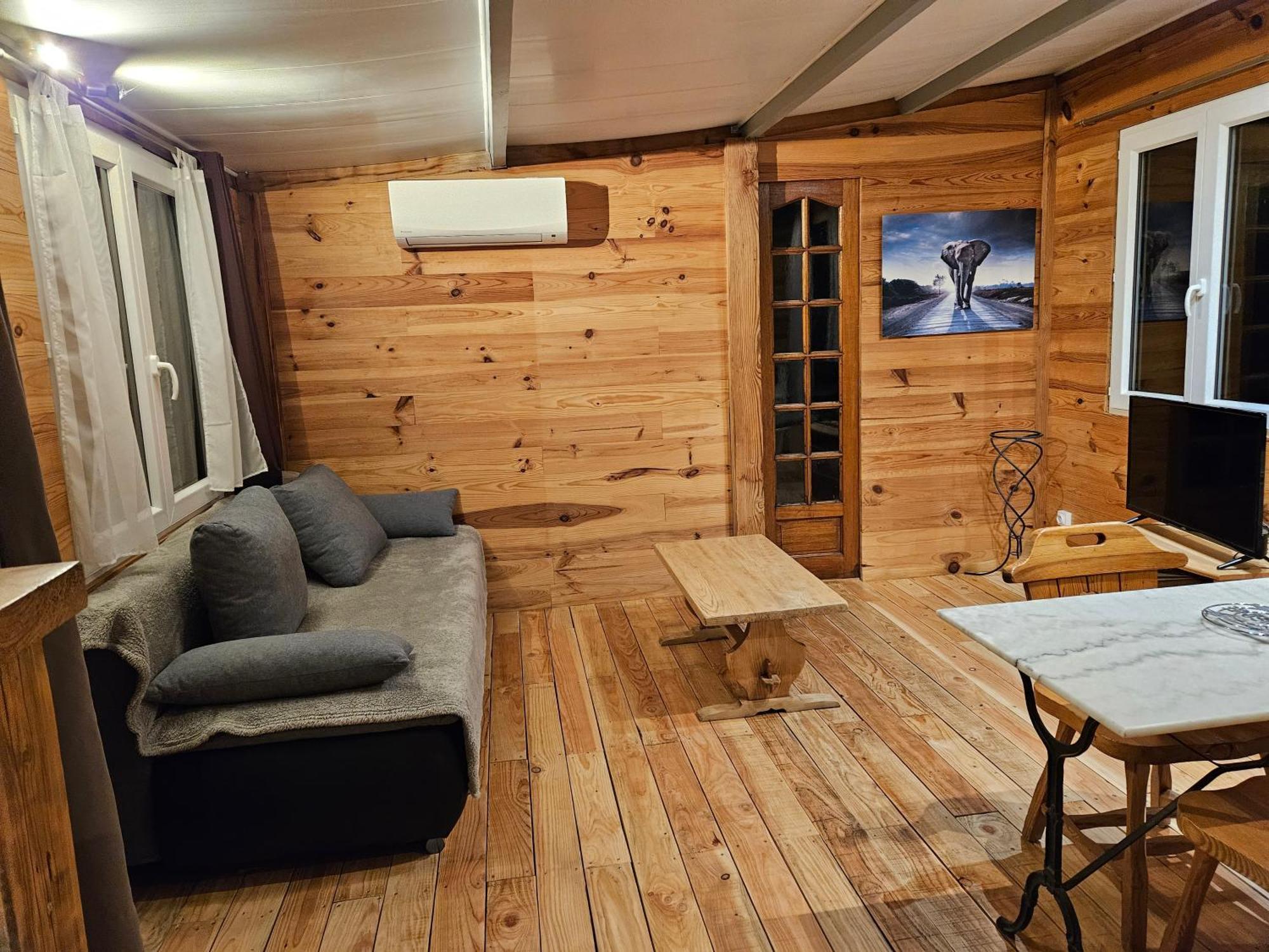 Chalet Banane Devant Piscine, A 6Km Du Festival De Piano De La Roque D'Antheron Rognes エクステリア 写真